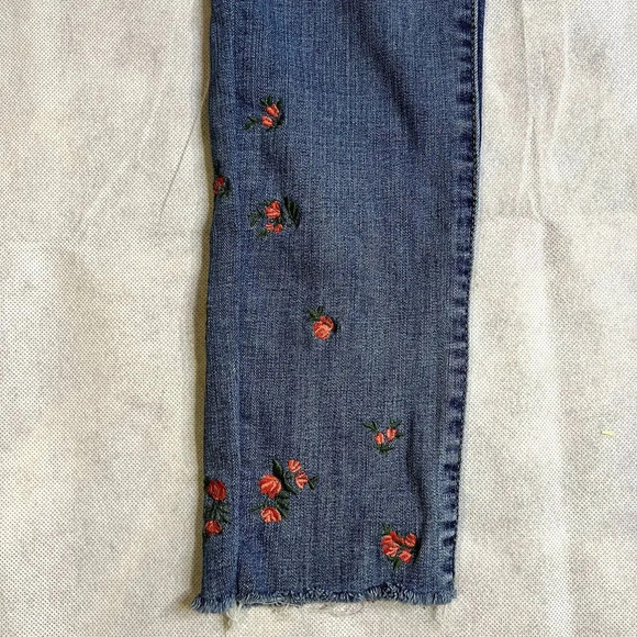 Levis 311 Shaping Skinny Embroidered High Rise Jeans Size 26‎ - Picture 5 of 10